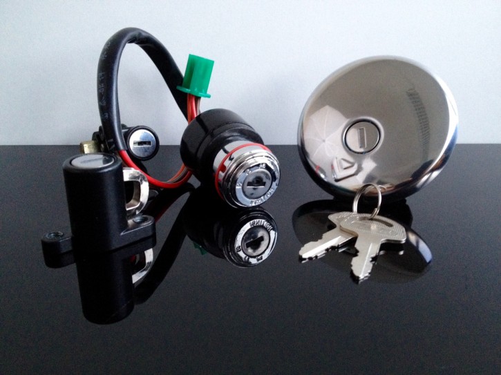 petrol tank cap, ignition key switch, helmet holder, 2 keys