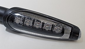 KOSO LED-Blinker, schwarz mattes Metallgehäuse, transparentes Glas